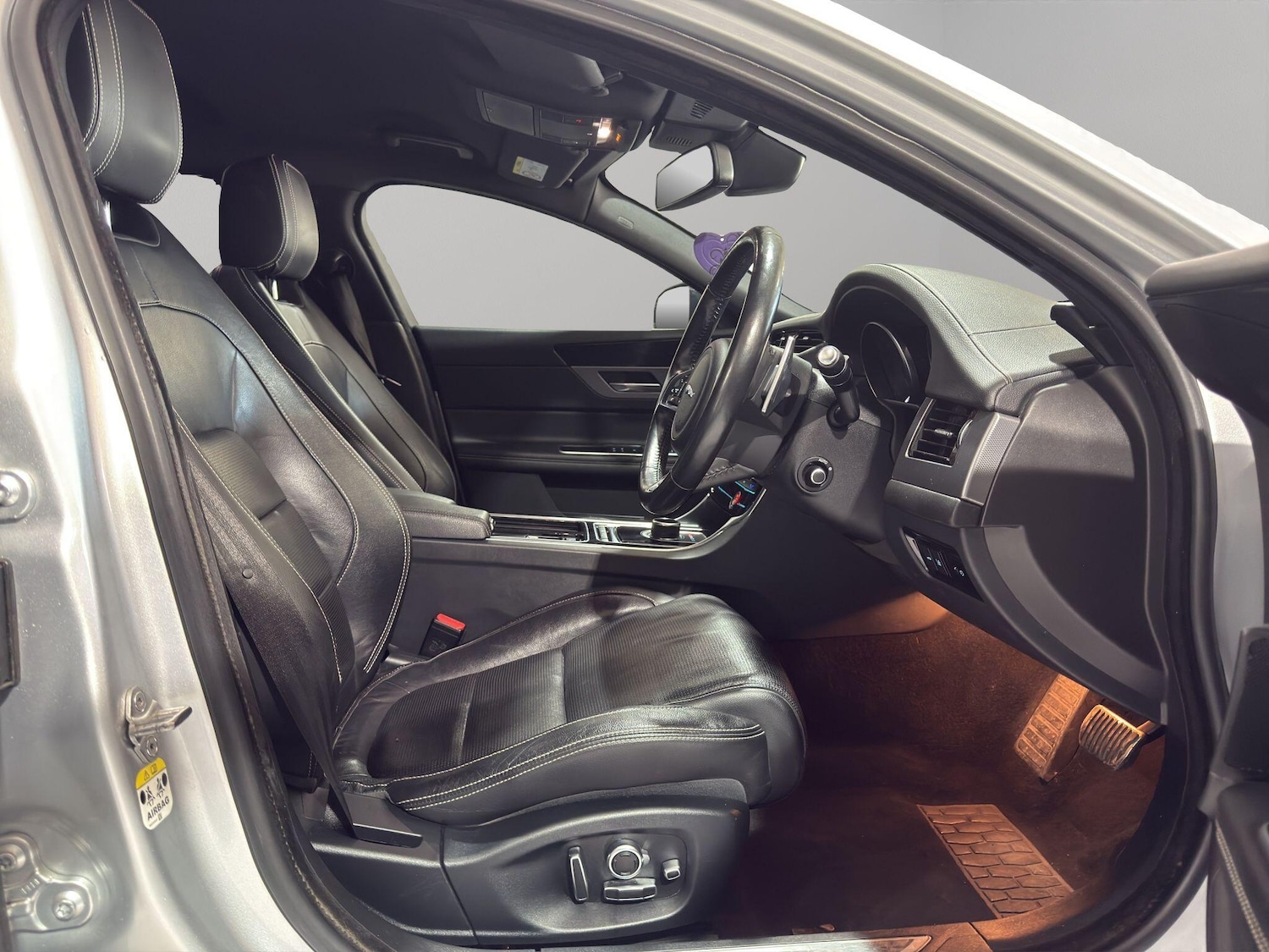 Used Jaguar XF 2018 for sale - 77754181: Photo 11