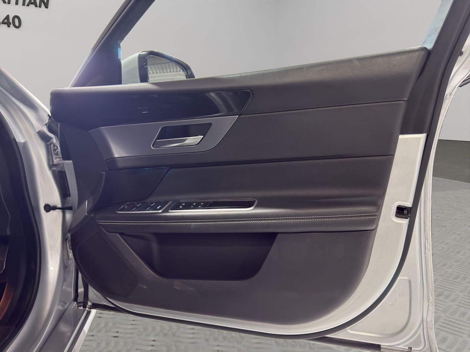 Used Jaguar XF 2018 for sale - 77754181: Photo 26