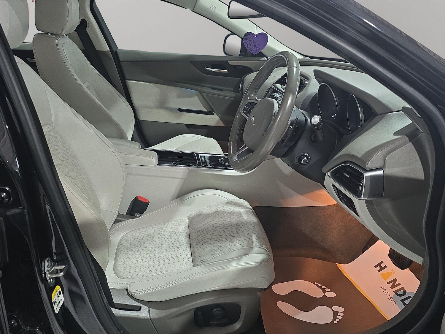 Used Jaguar XE 2017 for sale - 76953057: Photo 11