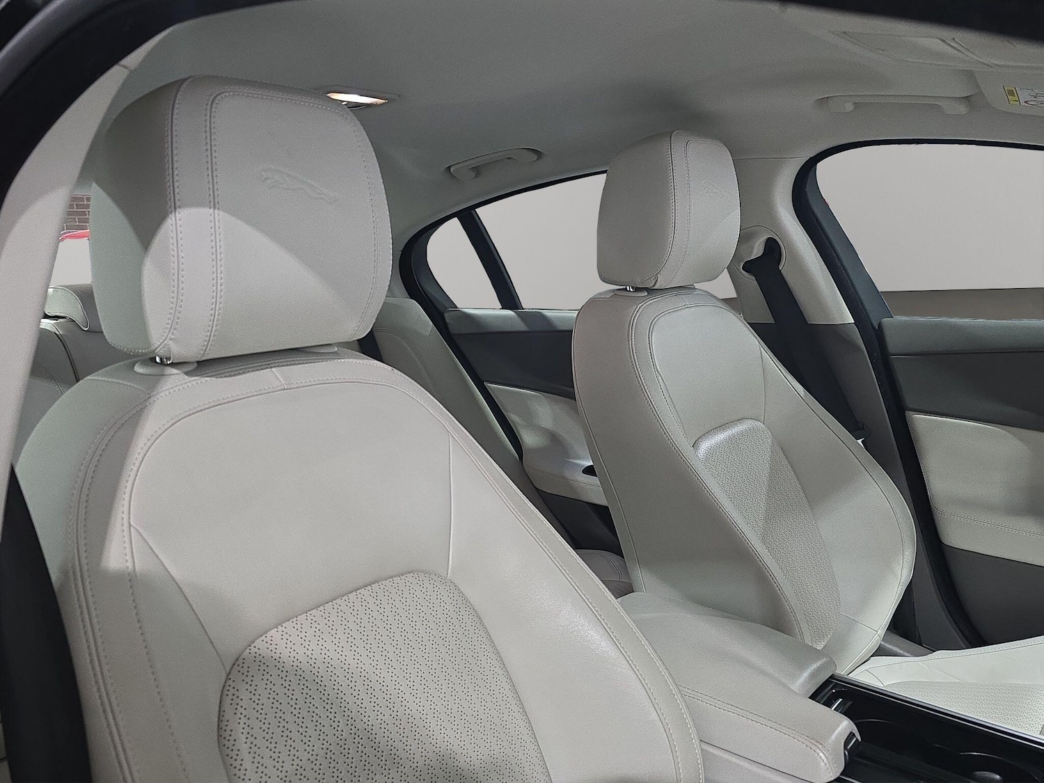 Used Jaguar XE 2017 for sale - 76953057: Photo 13