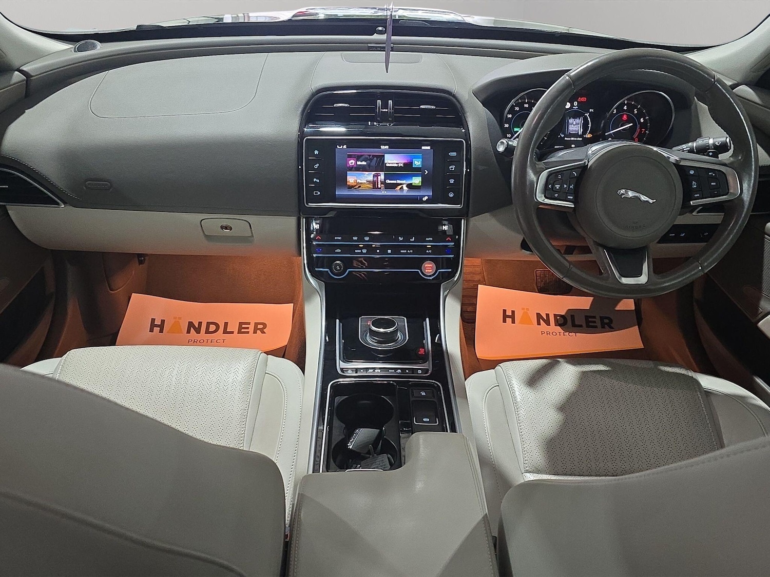 Used Jaguar XE 2017 for sale - 76953057: Photo 2