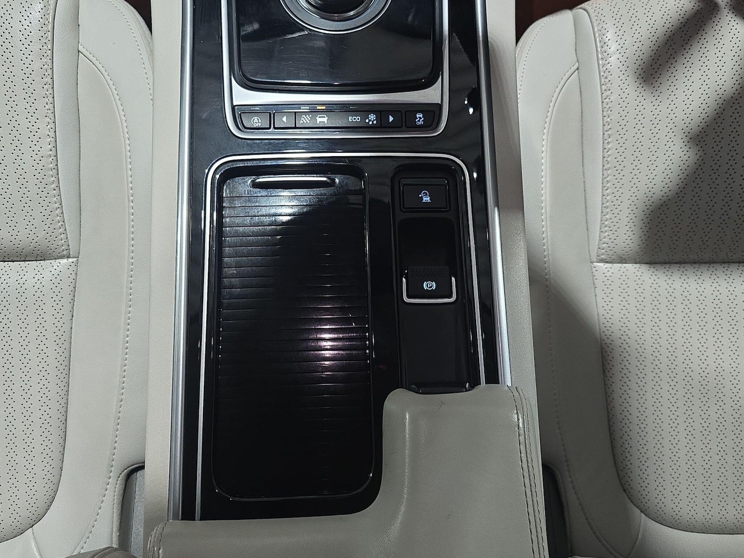 Used Jaguar XE 2017 for sale - 76953057: Photo 21