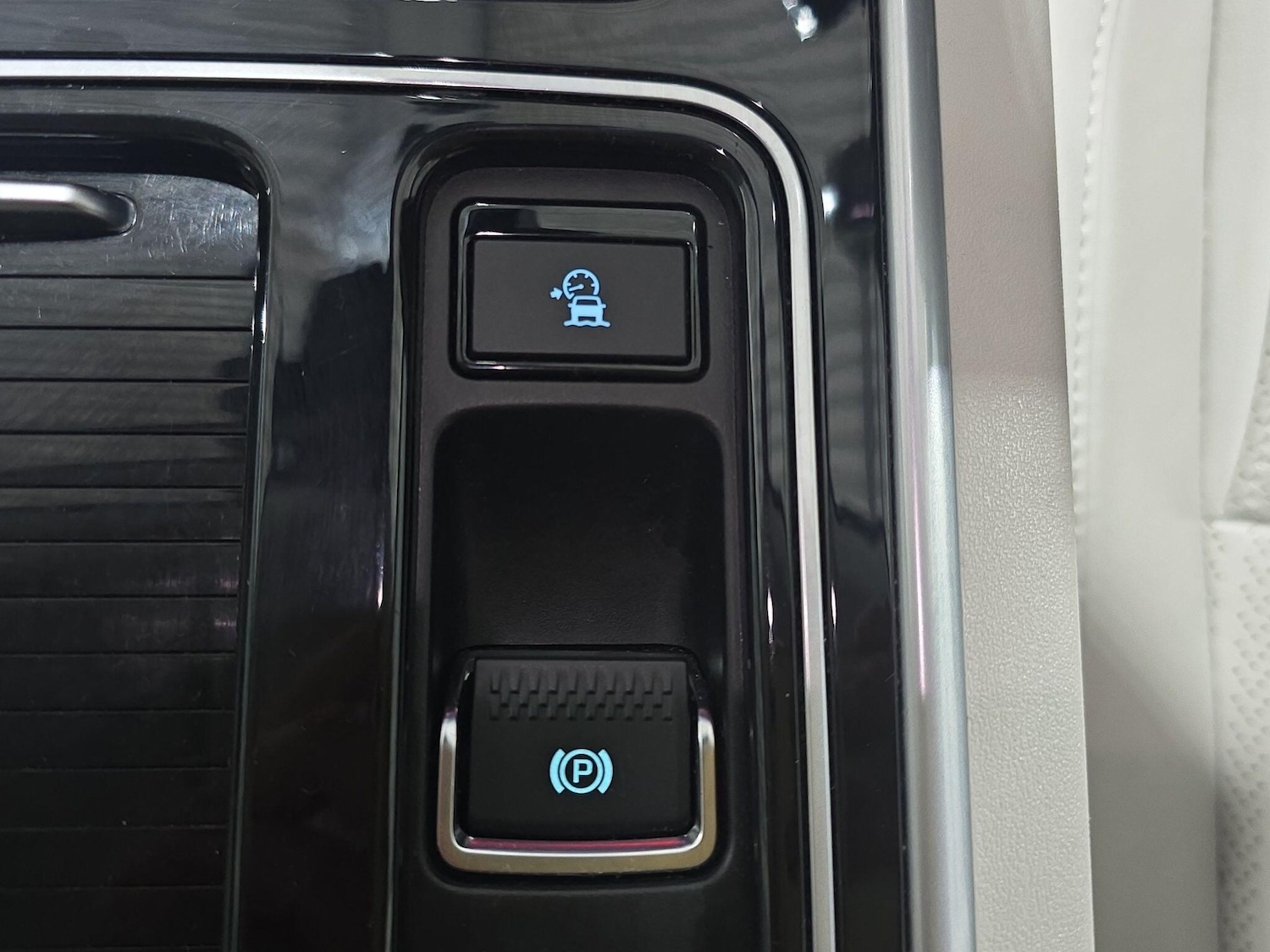 Used Jaguar XE 2017 for sale - 76953057: Photo 23