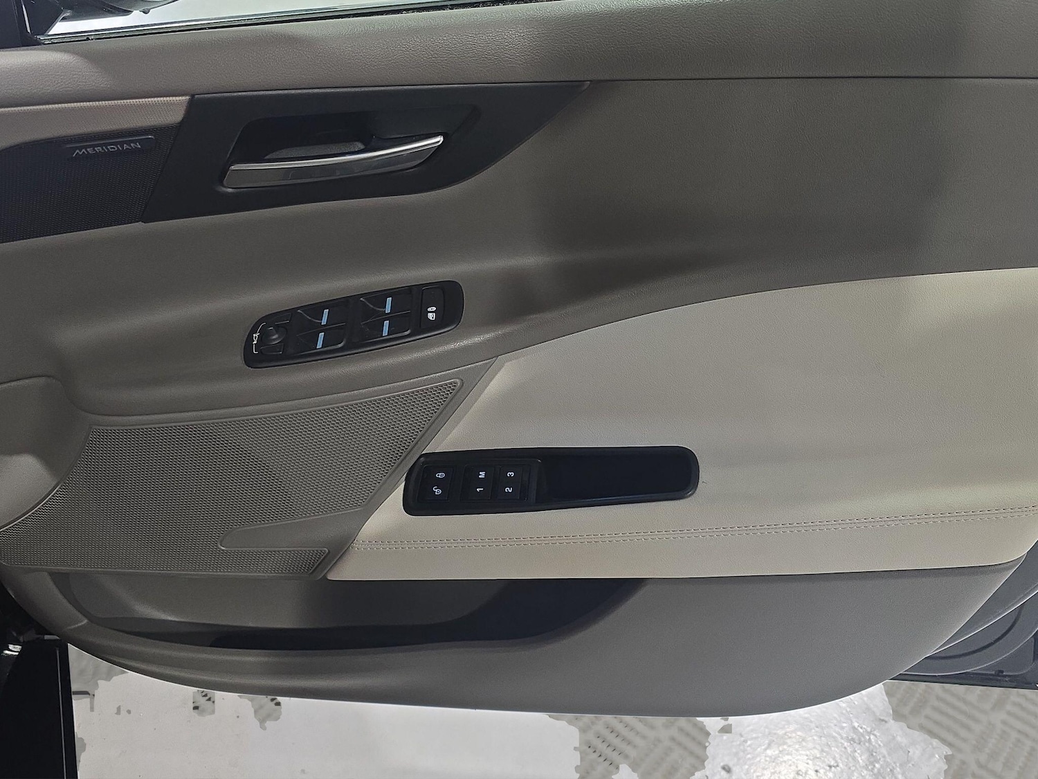 Used Jaguar XE 2017 for sale - 76953057: Photo 24