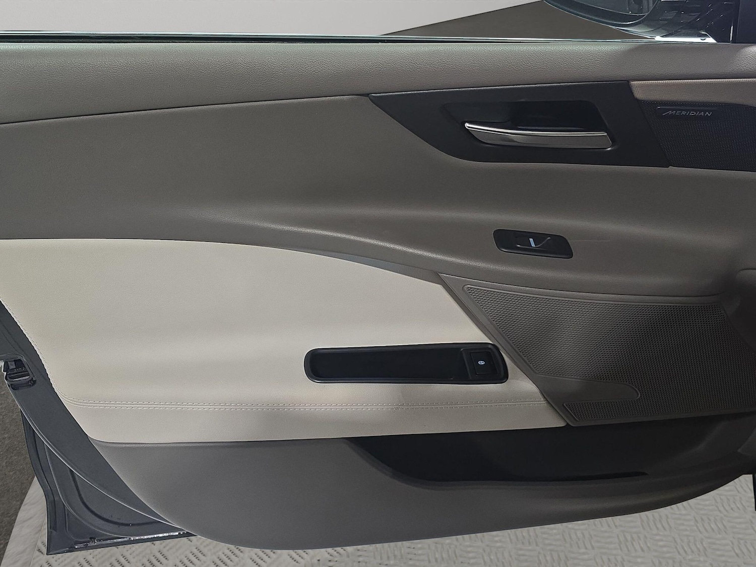 Used Jaguar XE 2017 for sale - 76953057: Photo 25