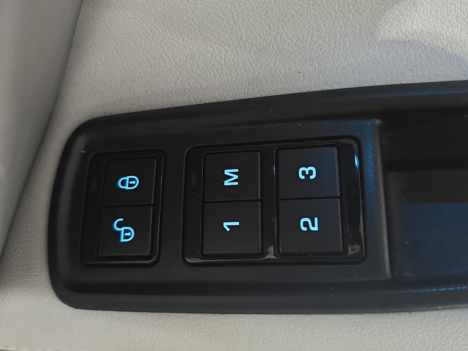 Used Jaguar XE 2017 for sale - 76953057: Photo 29