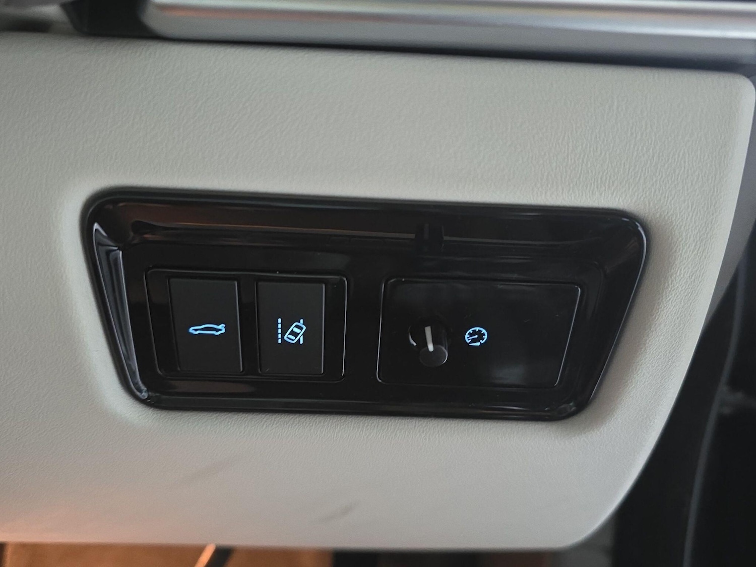 Used Jaguar XE 2017 for sale - 76953057: Photo 30