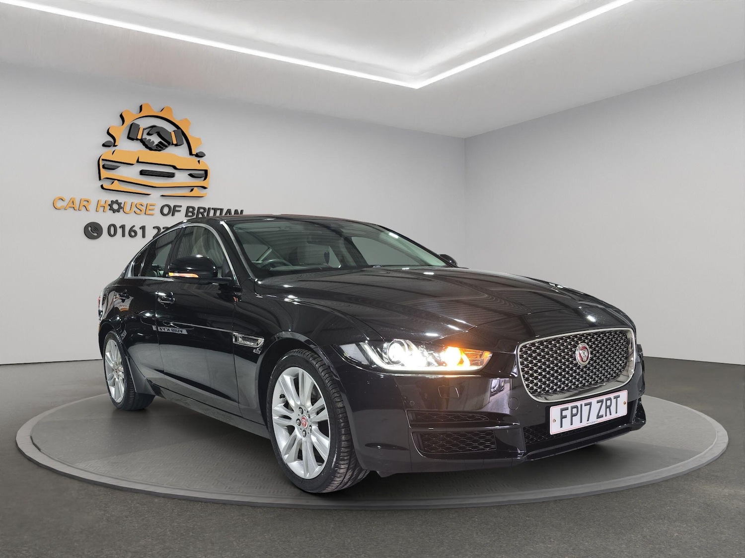 Used Jaguar XE 2017 for sale - 76953057: Photo 4