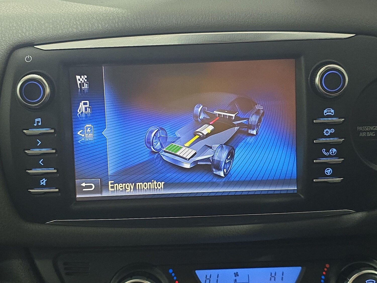 Used Toyota Yaris 2018 for sale - 76152436: Photo 30