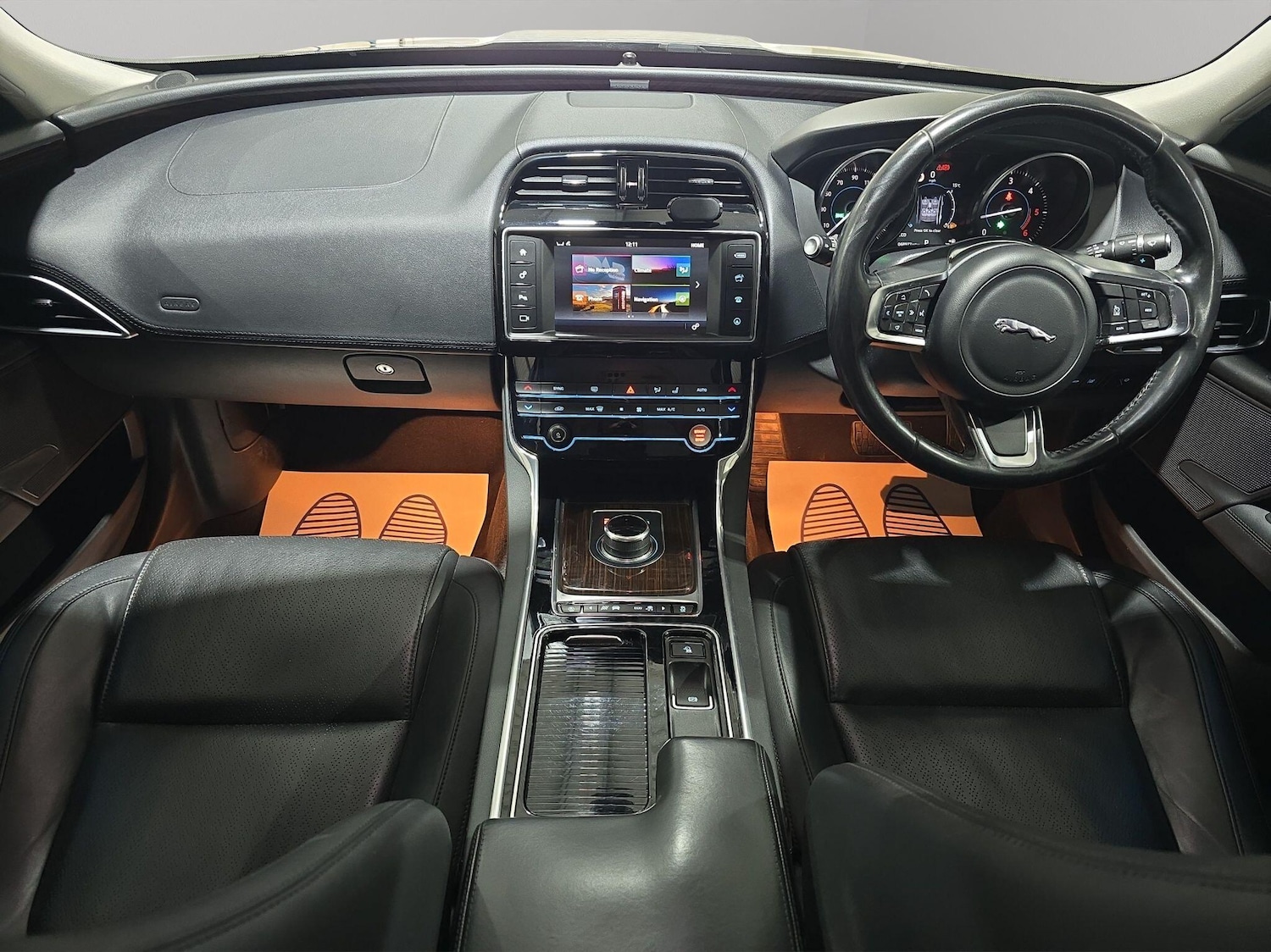 Used Jaguar XE for sale - 76537684: Photo 2