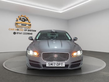Used Jaguar XE 2017 for sale - 76537684: Photo