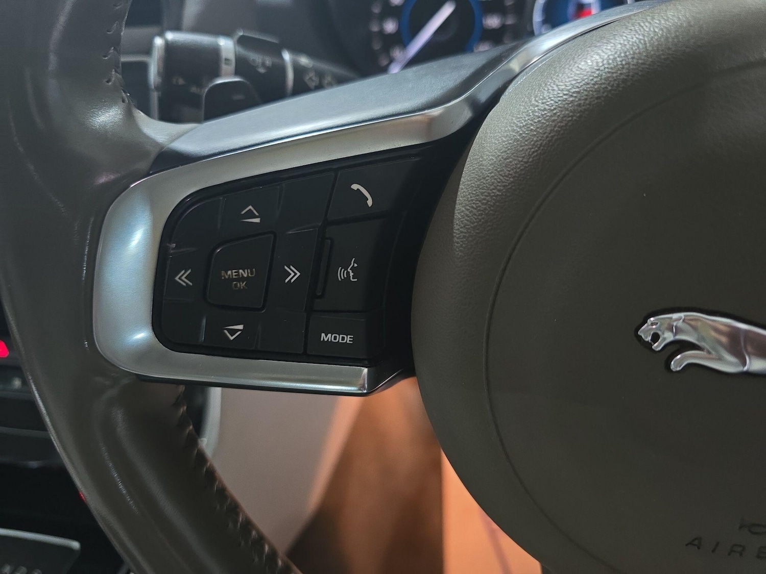 Used Jaguar XE 2017 for sale - 75857360: Photo 19