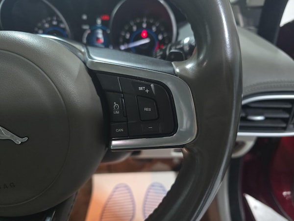 Used Jaguar XE 2017 for sale - 75857360: Photo 20