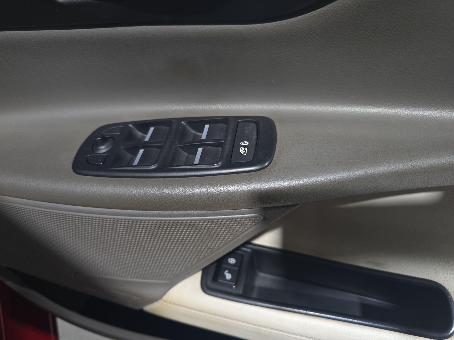 Used Jaguar XE 2017 for sale - 75857360: Photo 26