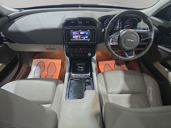 Used Jaguar XE 2017 for sale - 75857360: Photo 2