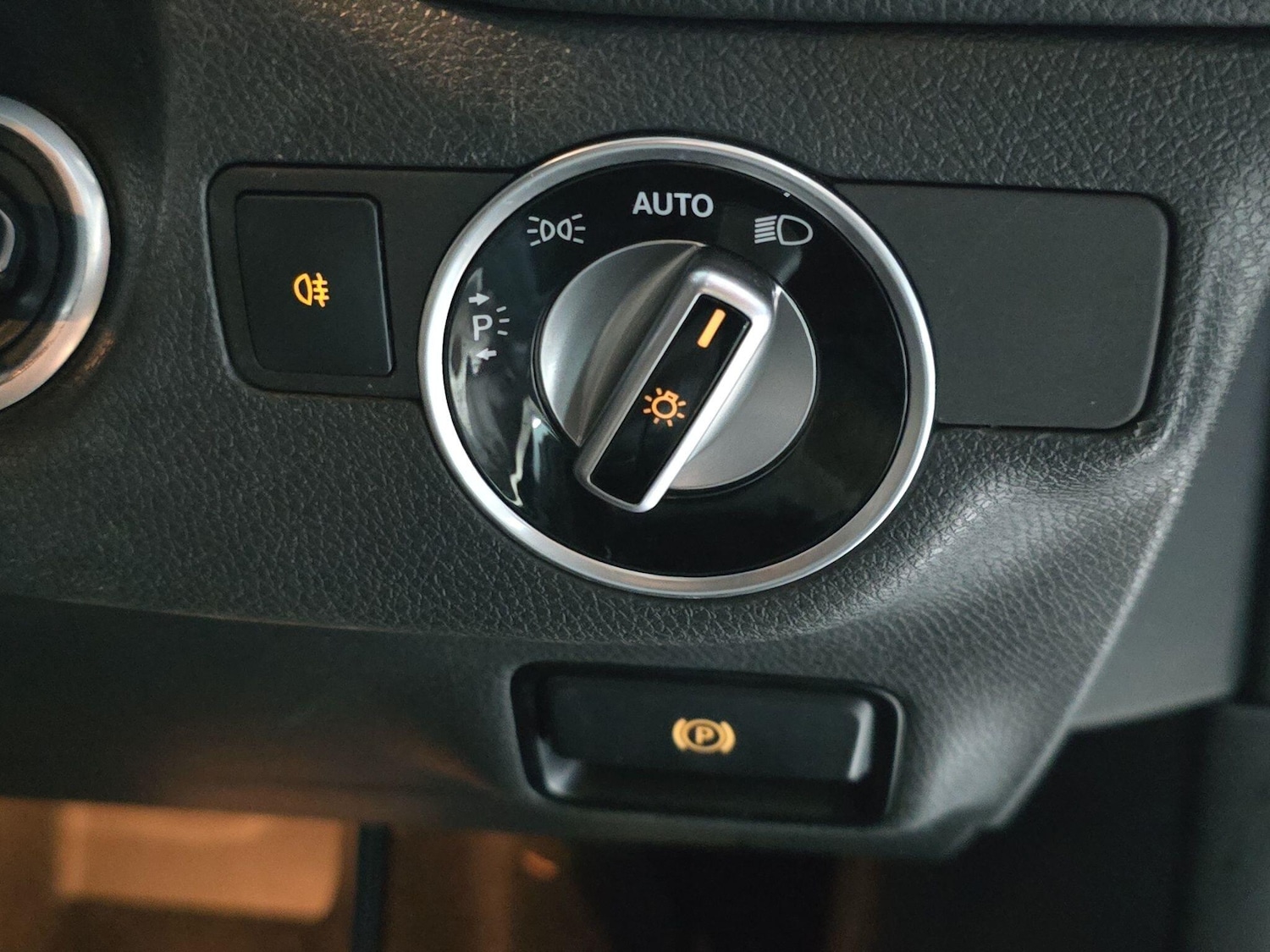 Used Mercedes-Benz CLA 2015 for sale - 77671400: Photo 27