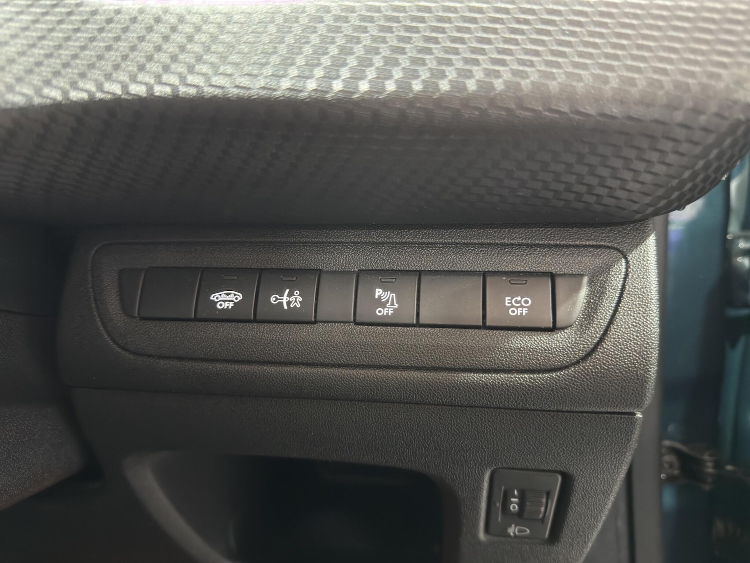 Used Peugeot 2008 2018 for sale - 77898287: Photo 24