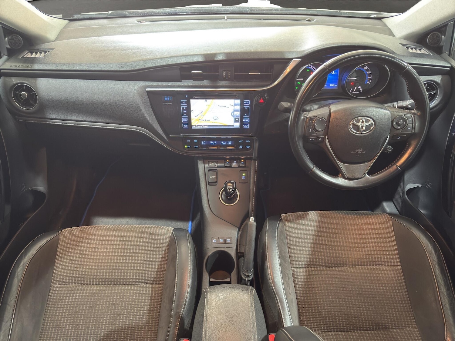 Used Toyota Auris 2017 for sale - 78185804: Photo 2