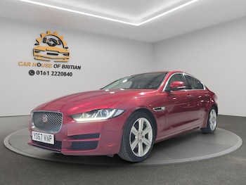 Used Jaguar XE 2017 for sale - 76988350: Photo