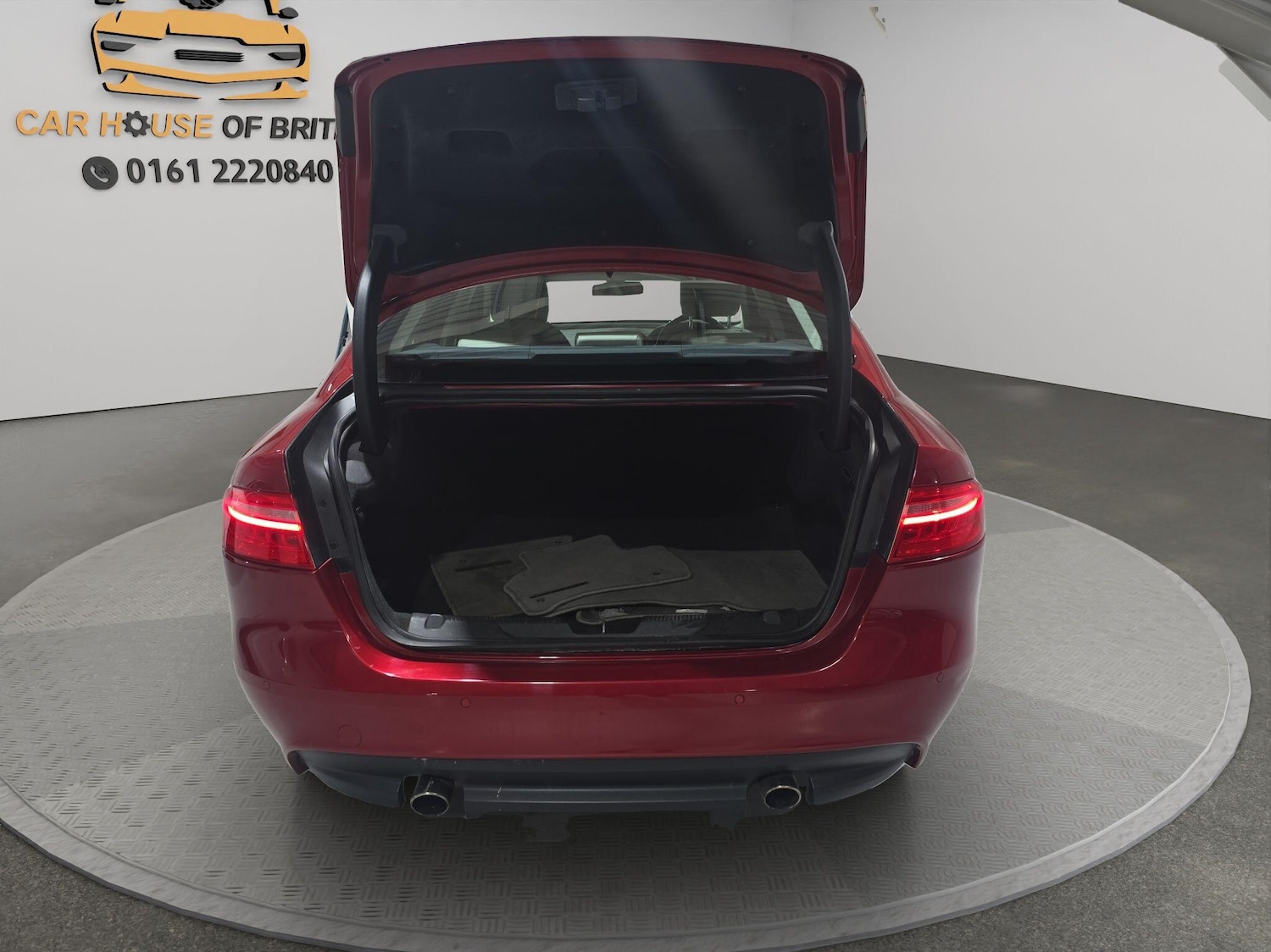 Used Jaguar XE 2017 for sale - 76988350: Photo 25