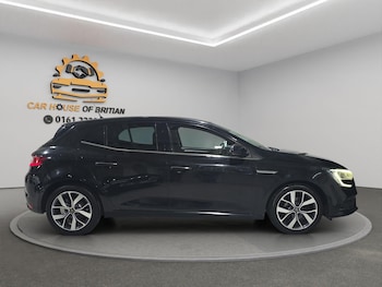 Used Renault Megane 2017 for sale - 76991773: Photo