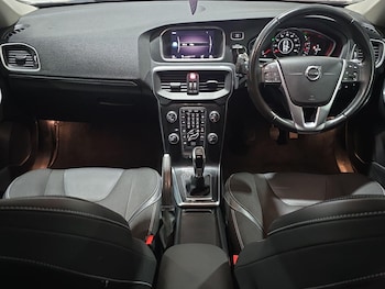 Used Volvo V40 2017 for sale - 77400630: Photo