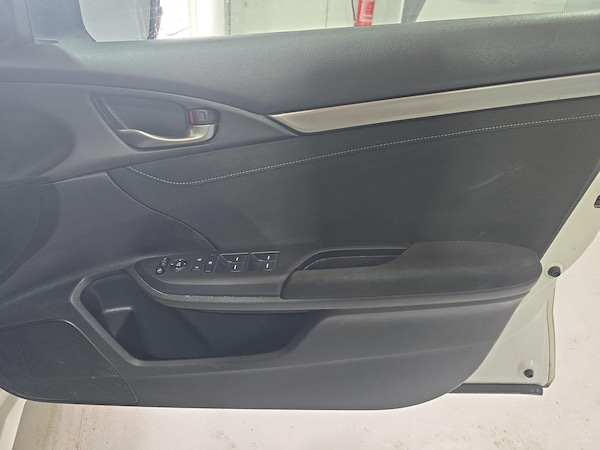 Used Honda Civic 2018 for sale - 74441303: Photo 31