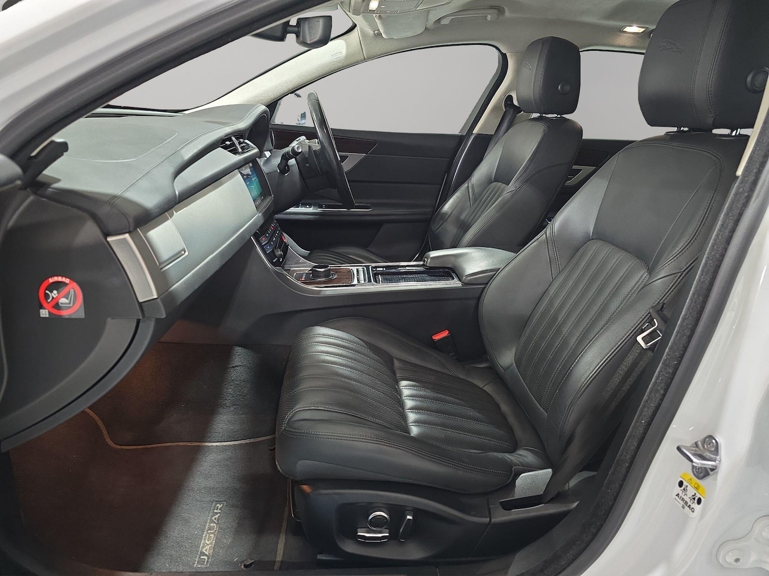 Used Jaguar XF 2018 for sale - 76988501: Photo 16