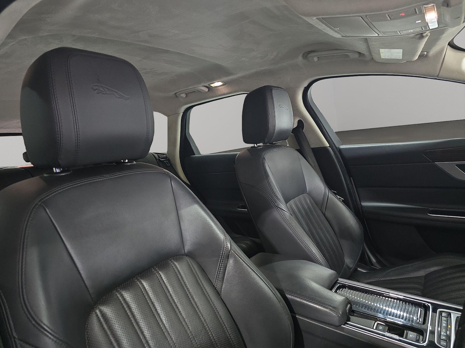 Used Jaguar XF 2018 for sale - 76988501: Photo 17