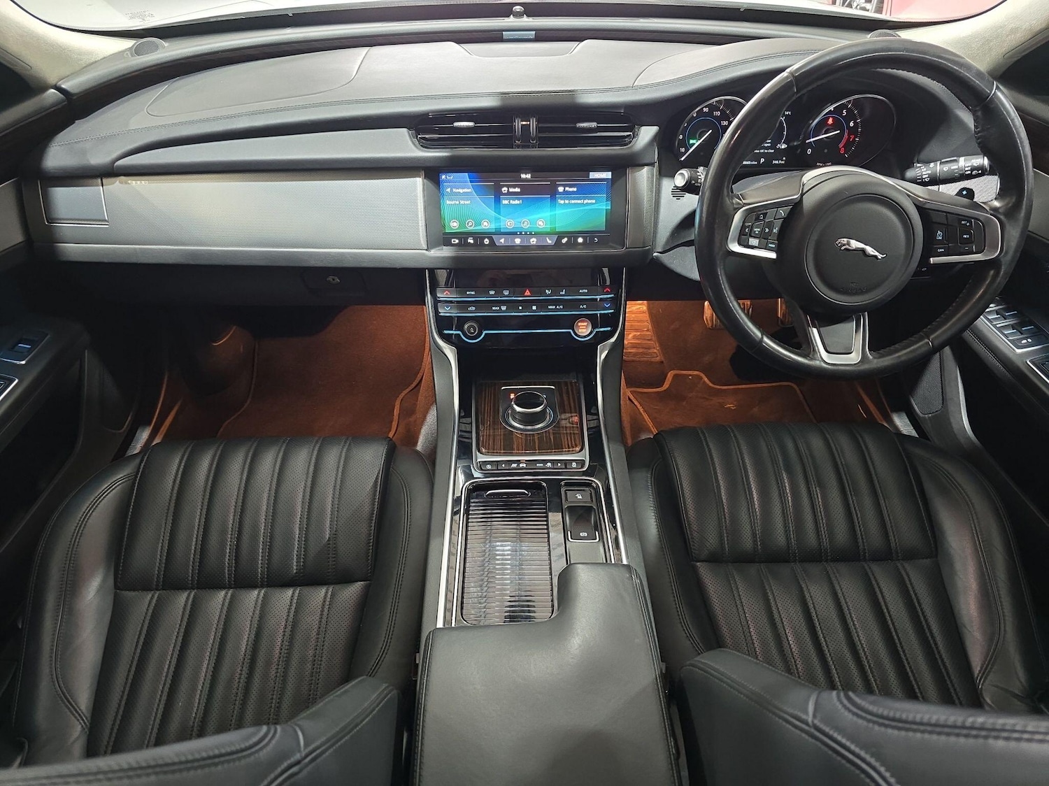 Used Jaguar XF 2018 for sale - 76988501: Photo 2