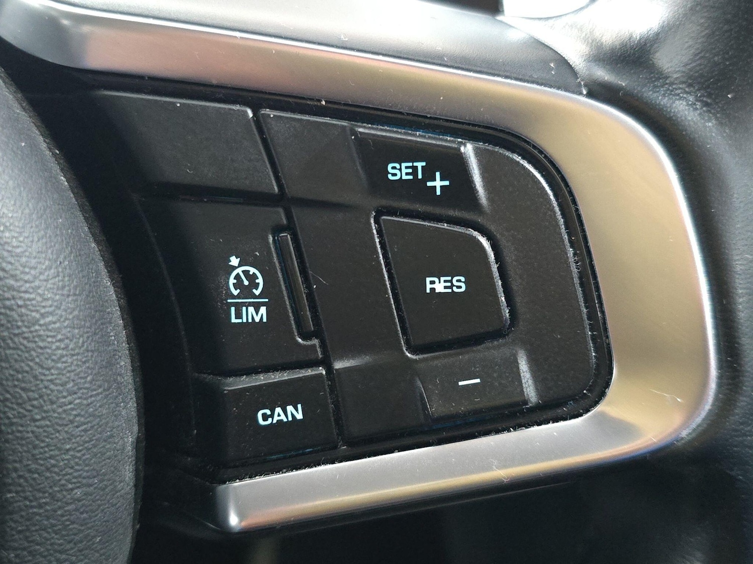 Used Jaguar XF 2018 for sale - 76988501: Photo 21