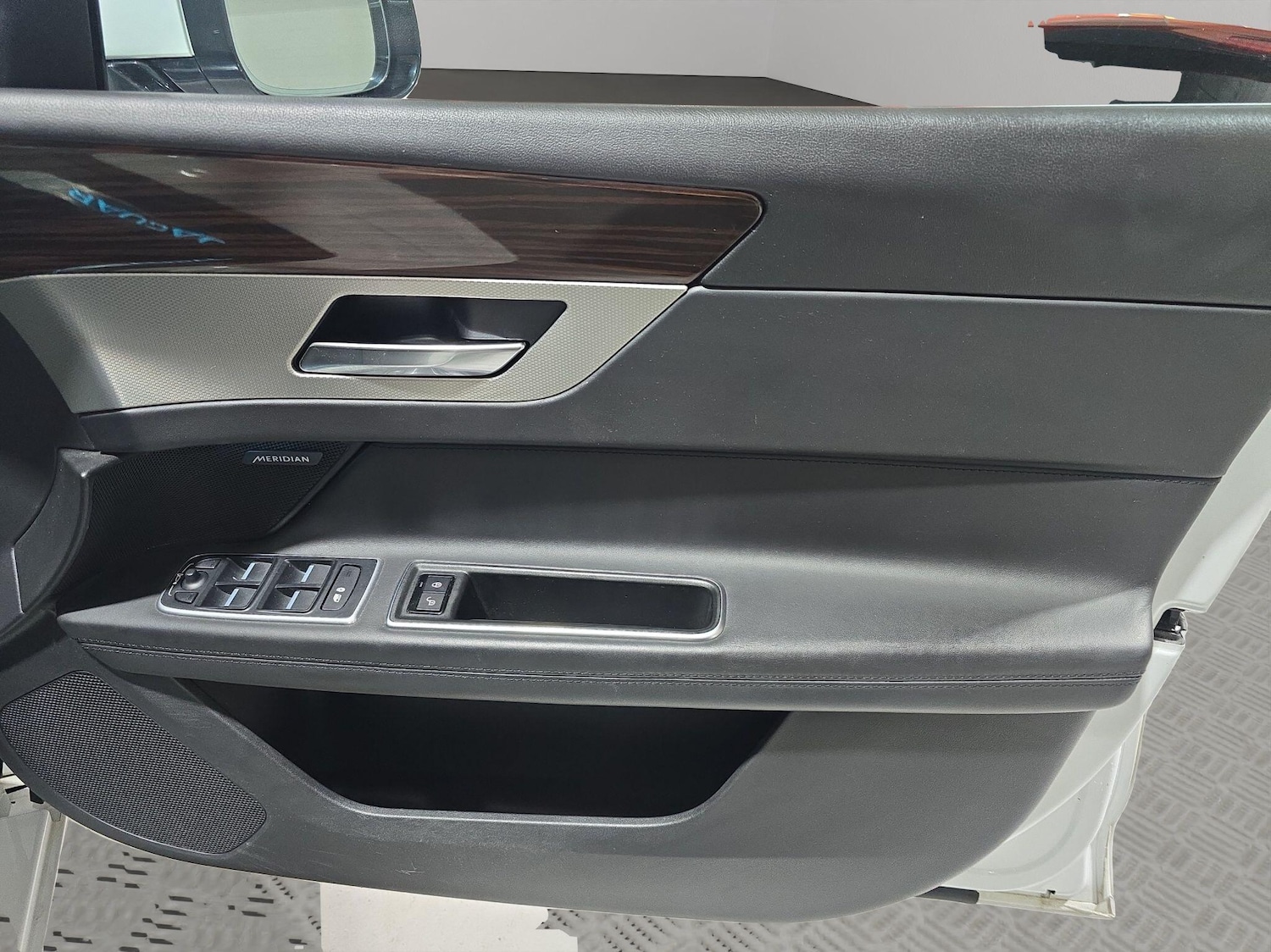 Used Jaguar XF 2018 for sale - 76988501: Photo 32