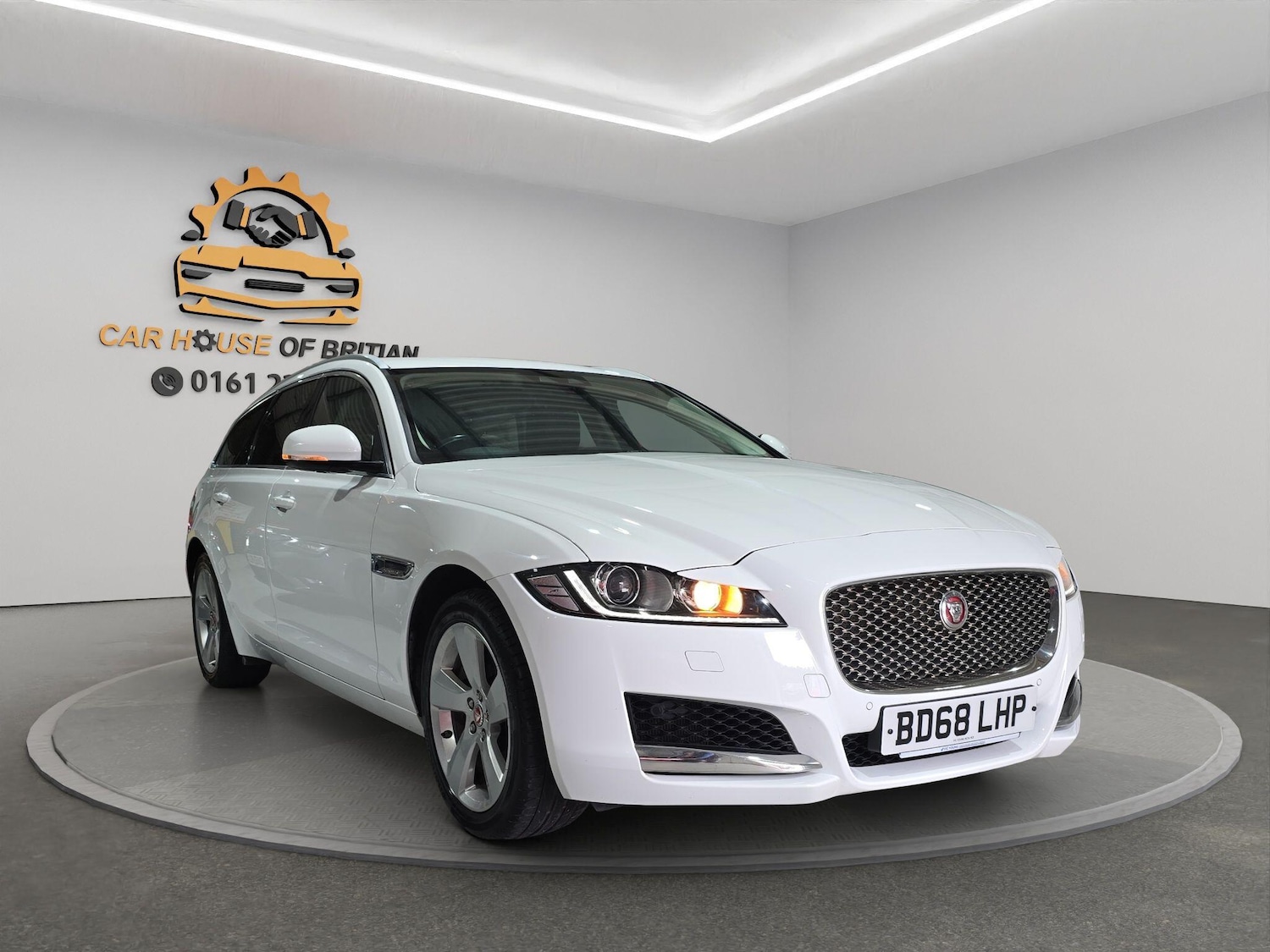 Used Jaguar XF 2018 for sale - 76988501: Photo 4