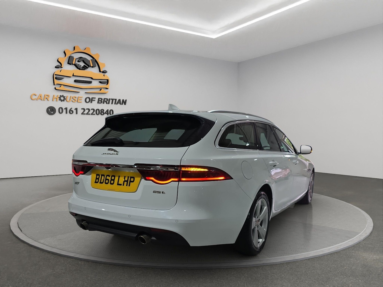 Used Jaguar XF 2018 for sale - 76988501: Photo 6