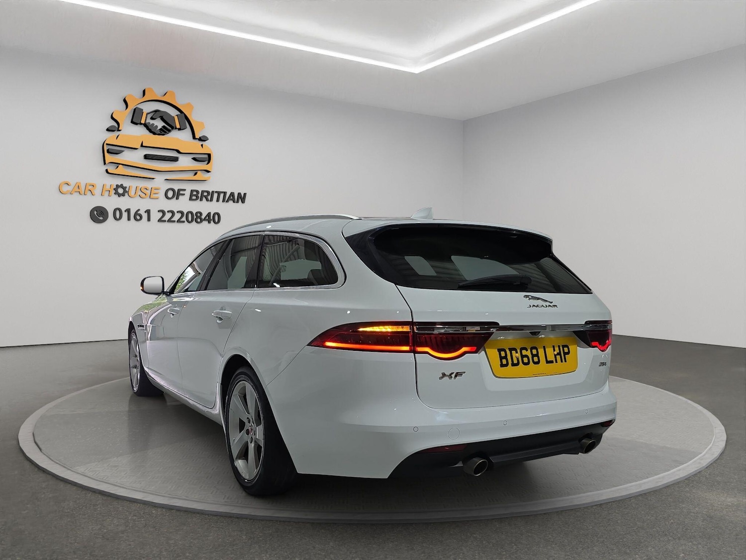 Used Jaguar XF 2018 for sale - 76988501: Photo 9