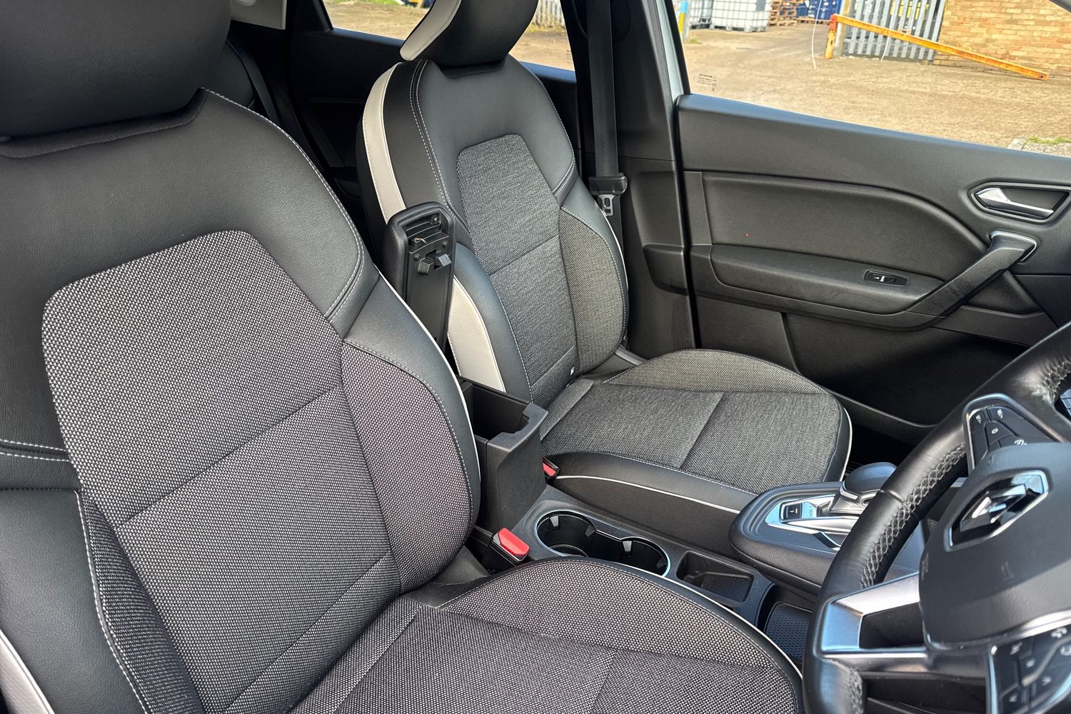 Used Renault Captur 2021 for sale - 77293373: Photo 37