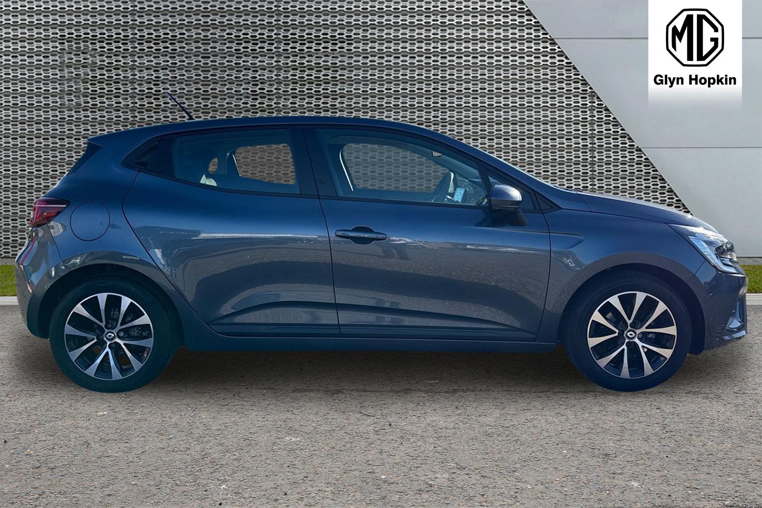 Used Renault Clio 2022 for sale - 76104316: Photo 2