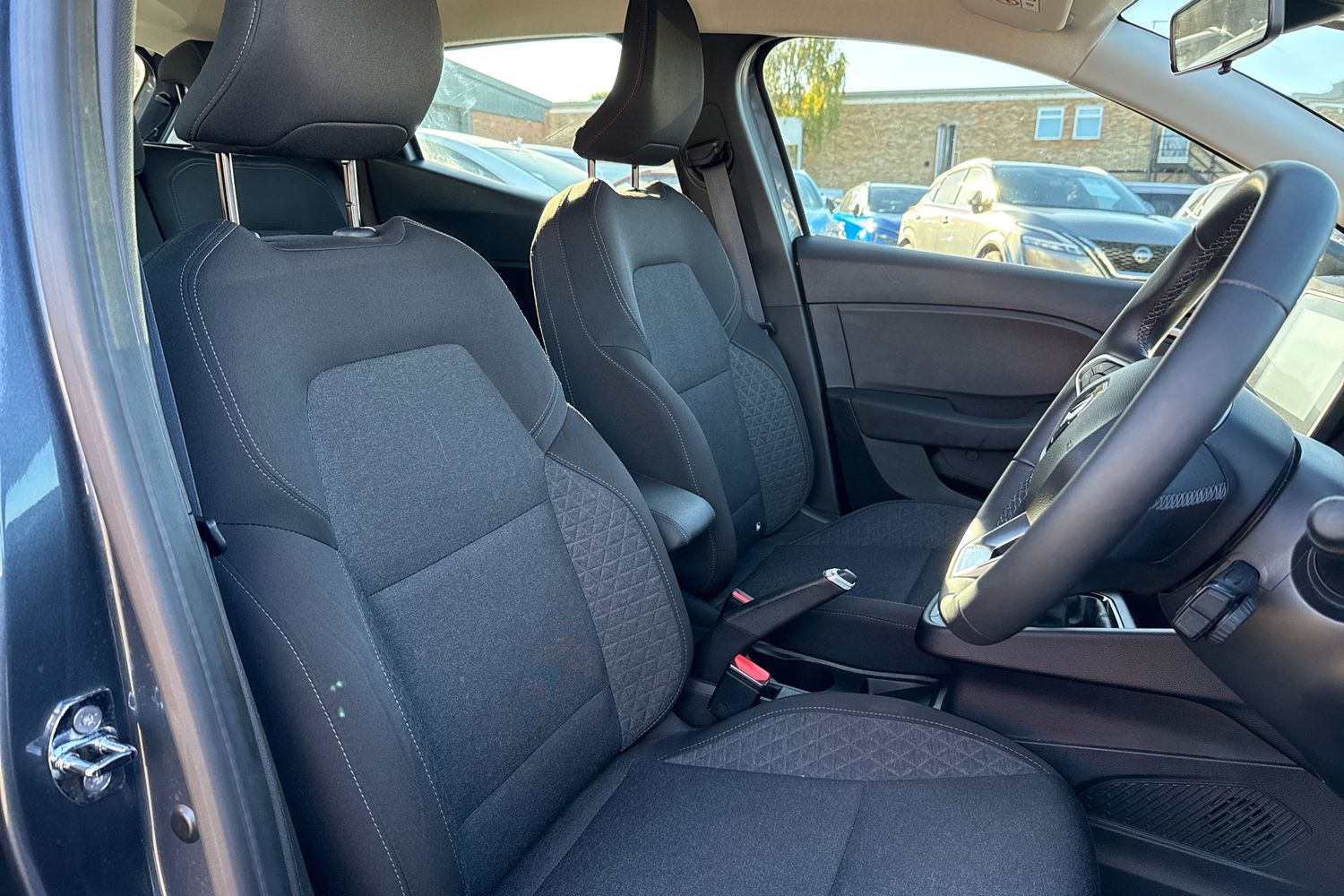 Used Renault Clio 2022 for sale - 76104316: Photo 31