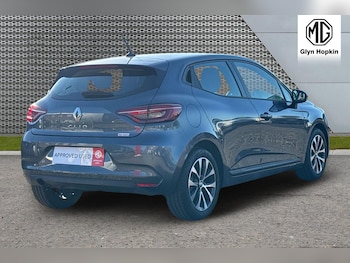 Used Renault Clio 2022 for sale - 76104316: Photo