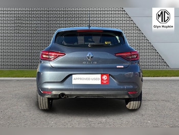 Used Renault Clio 2022 for sale - 76104316: Photo