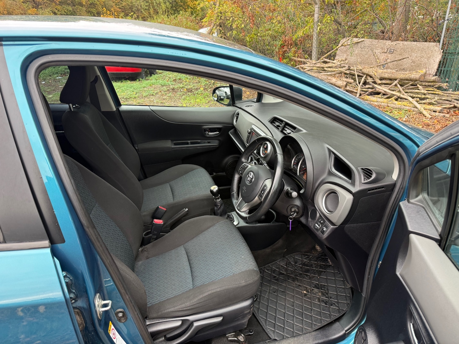 Used Toyota Yaris 2012 for sale - 76571401: Photo 19