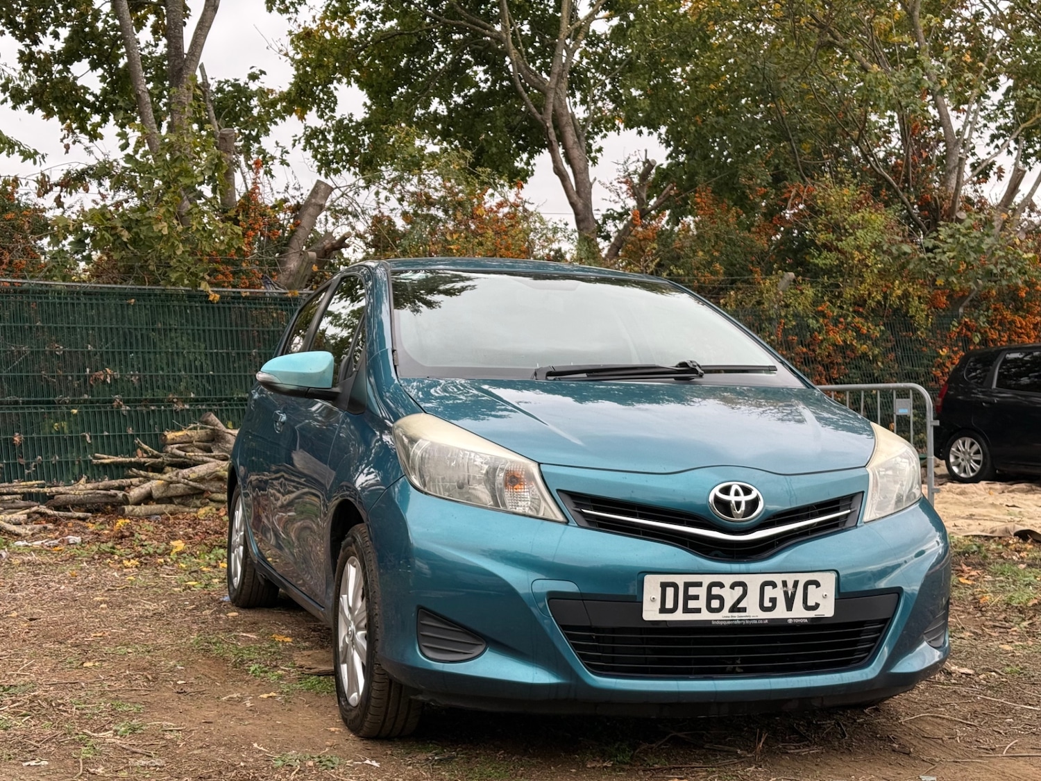 Used Toyota Yaris 2012 for sale - 76571401: Photo 2