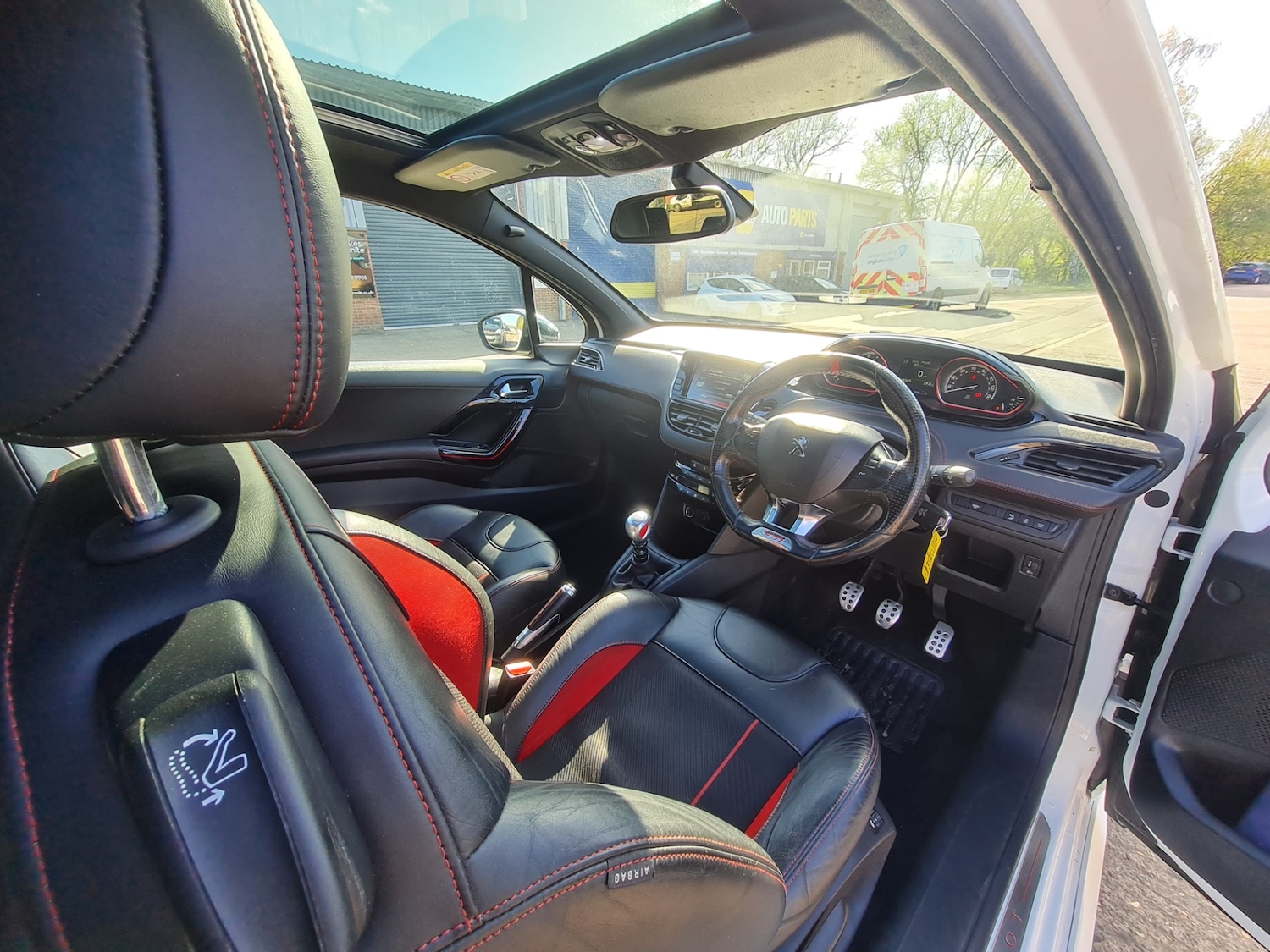 Used Peugeot 208 2015 for sale - 76571418: Photo 18