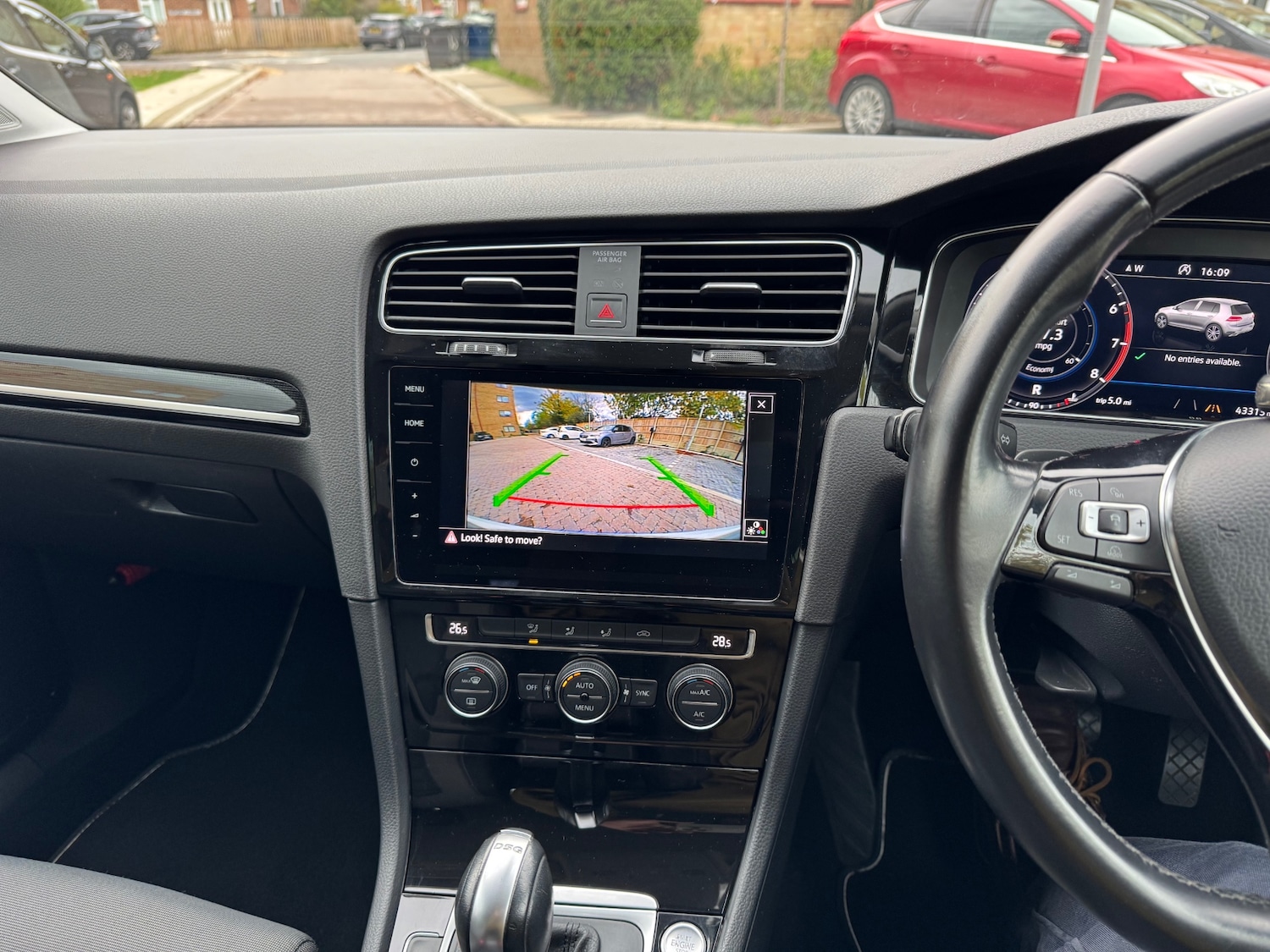 Used Volkswagen Golf 2017 for sale - 76317710: Photo 13