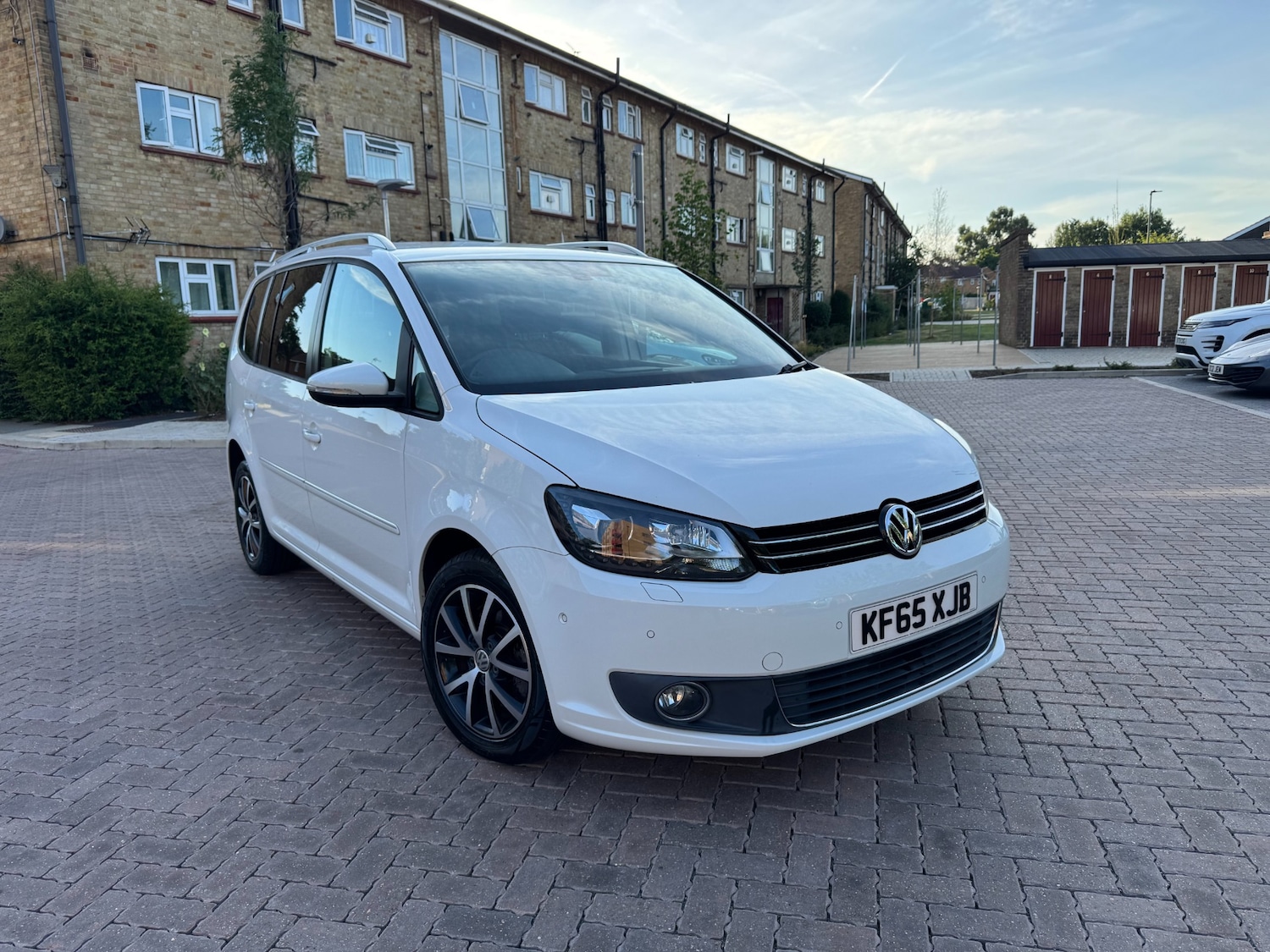 Used Volkswagen Touran 2016 for sale - 76440018: Photo 1