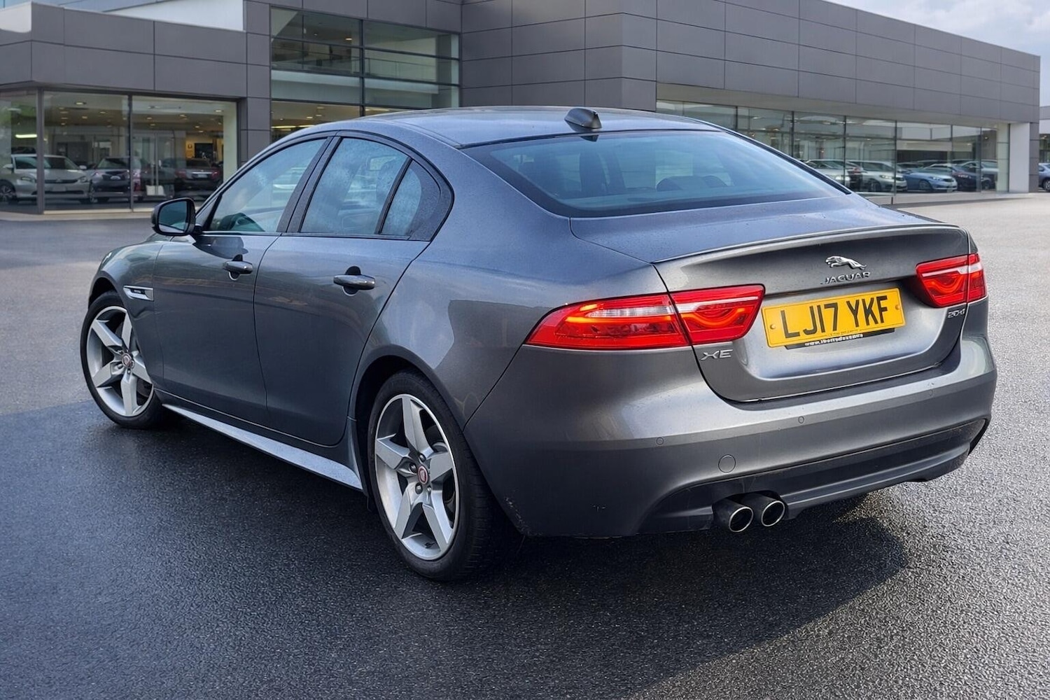 Used Jaguar XE 2017 for sale - 77625599: Photo 3