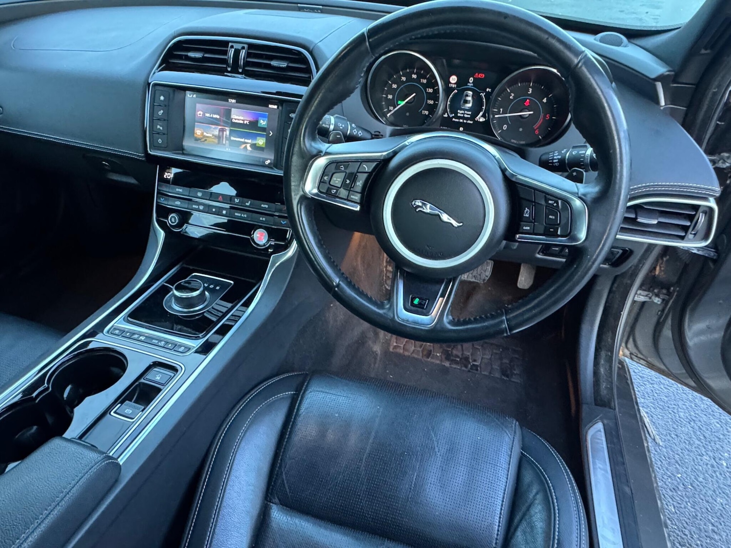 Used Jaguar XE 2017 for sale - 77625599: Photo 7