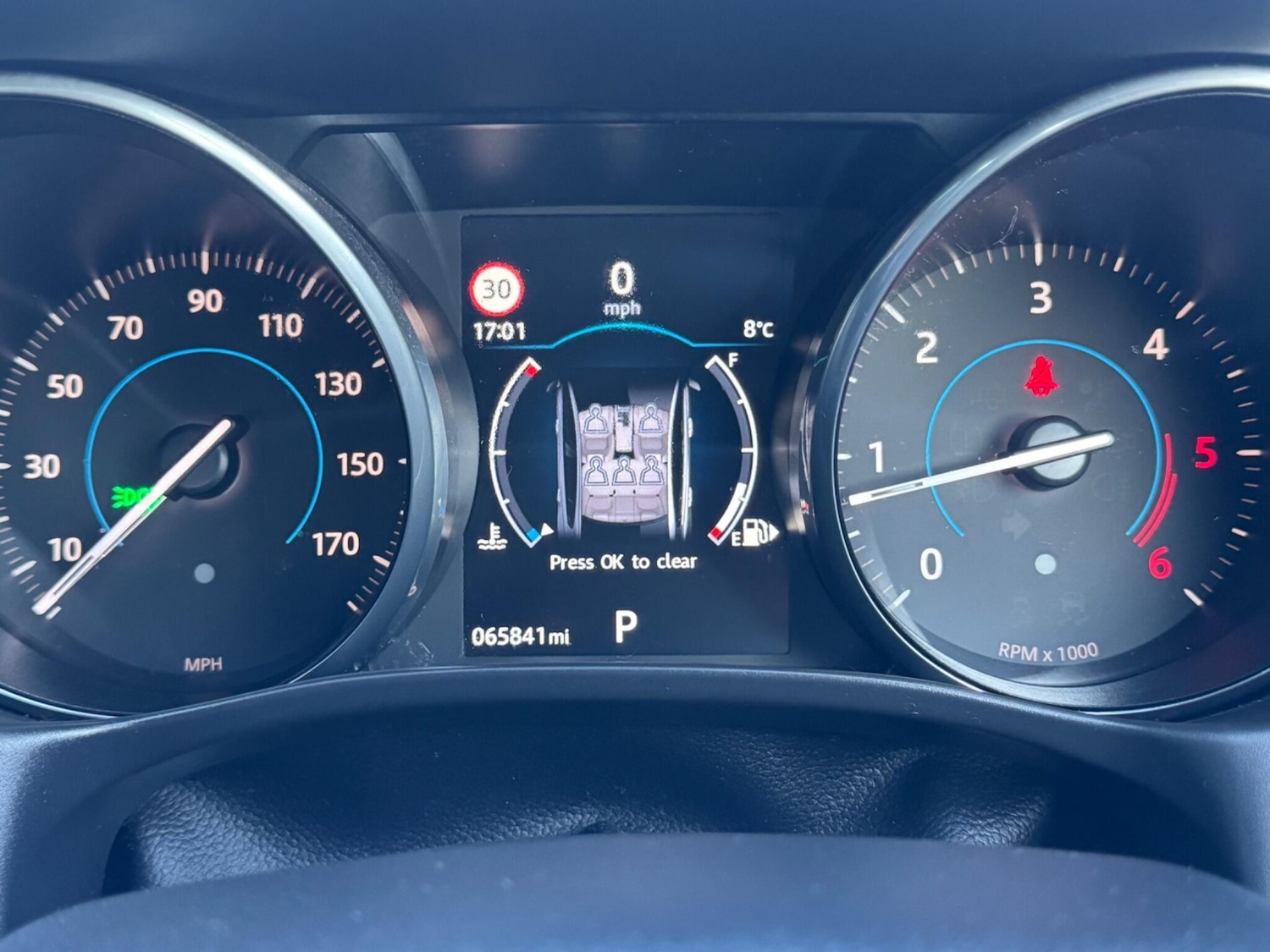 Used Jaguar XE 2017 for sale - 77625599: Photo 8