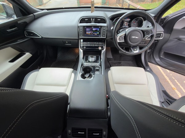 Used Jaguar XE 2016 for sale - 76307600: Photo 12