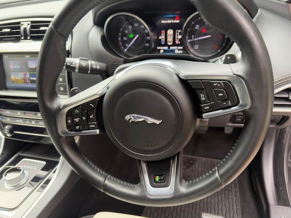 Used Jaguar XE 2016 for sale - 76307600: Photo 15